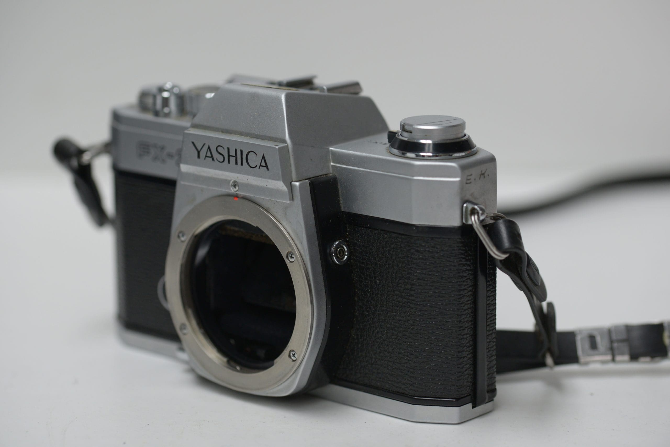 Vintage Yashica FX-2 35mm Camera selling Set Up